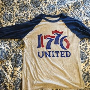 3/4 sleeve 1776 shirt - perfect condition